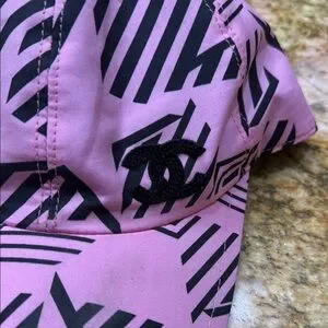 CHANEL Pink and Black Geometric Hat CHANEL Black x Pink CC beanie ⭕️Available now ⭕️ 黑x粉  main image 3